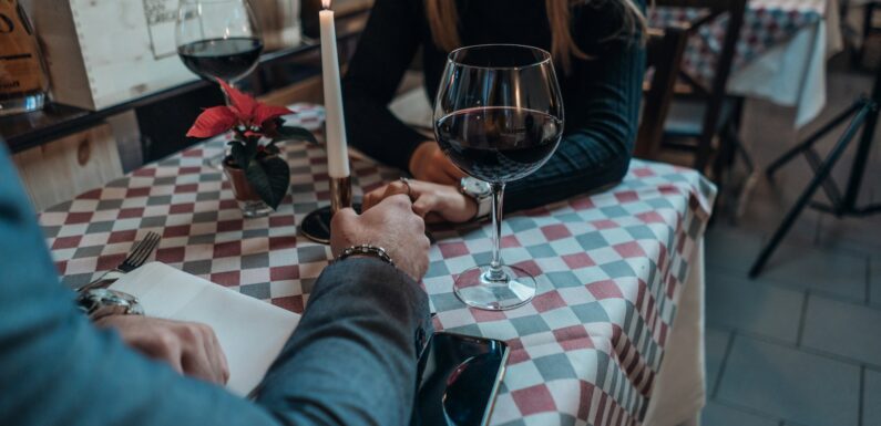 Po czym poznać, że facetowi zależy na znajomości?