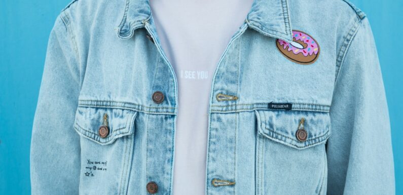 Jak dobrać dodatki do niebieskich stylizacji?