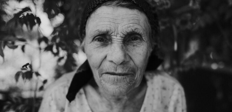 Sen o babci – możliwe interperacje – sennik