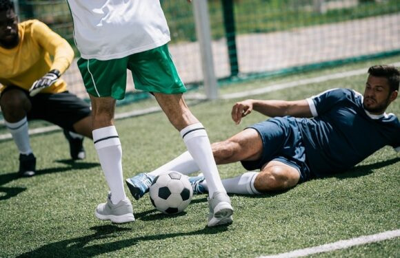 Trenowanie piłki nożnej młodzieży w klubach piłkarskich i rola odpowiedniego sprzętu