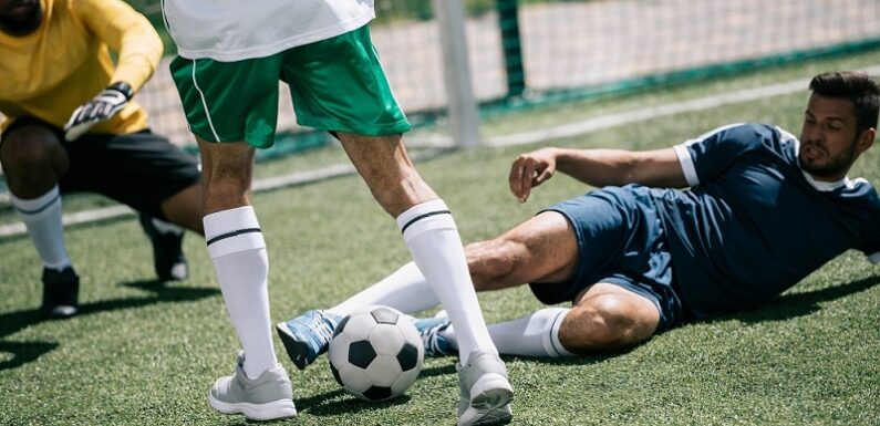 Trenowanie piłki nożnej młodzieży w klubach piłkarskich i rola odpowiedniego sprzętu