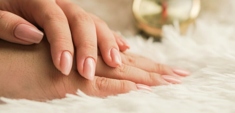 Primer do paznokci a baza – czym się różnią i w jakiej kolejności je nakładać?