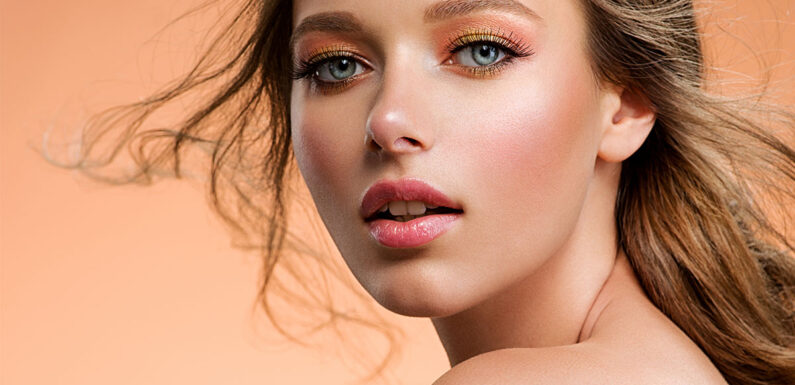 Trendy makijażowe 2026 – czas na naturalny wygląd, lekki kolor i świadomą stylizację spojrzenia